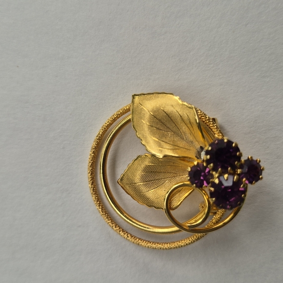 Brooch. Dark purple rhinestones. Vintage cluster - Picture 7 of 8